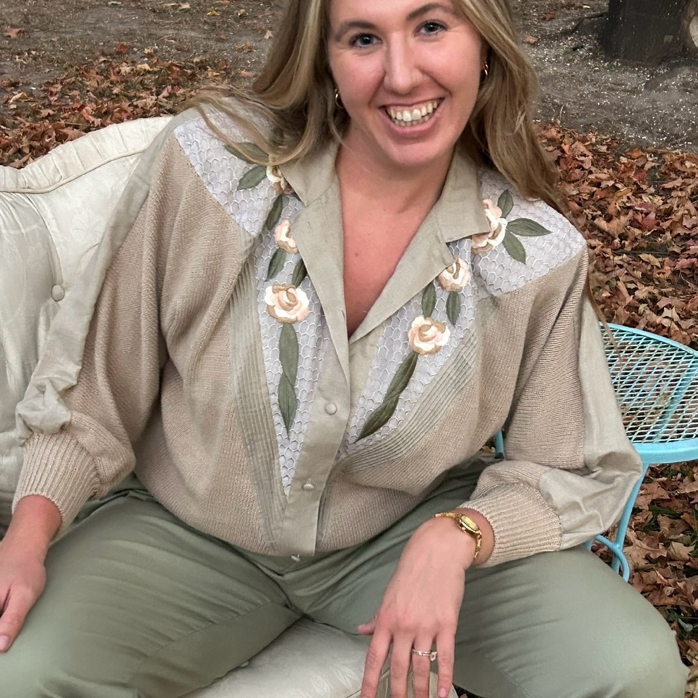 Vintage cottagecore Floral Embroidered Beige sweater blouse